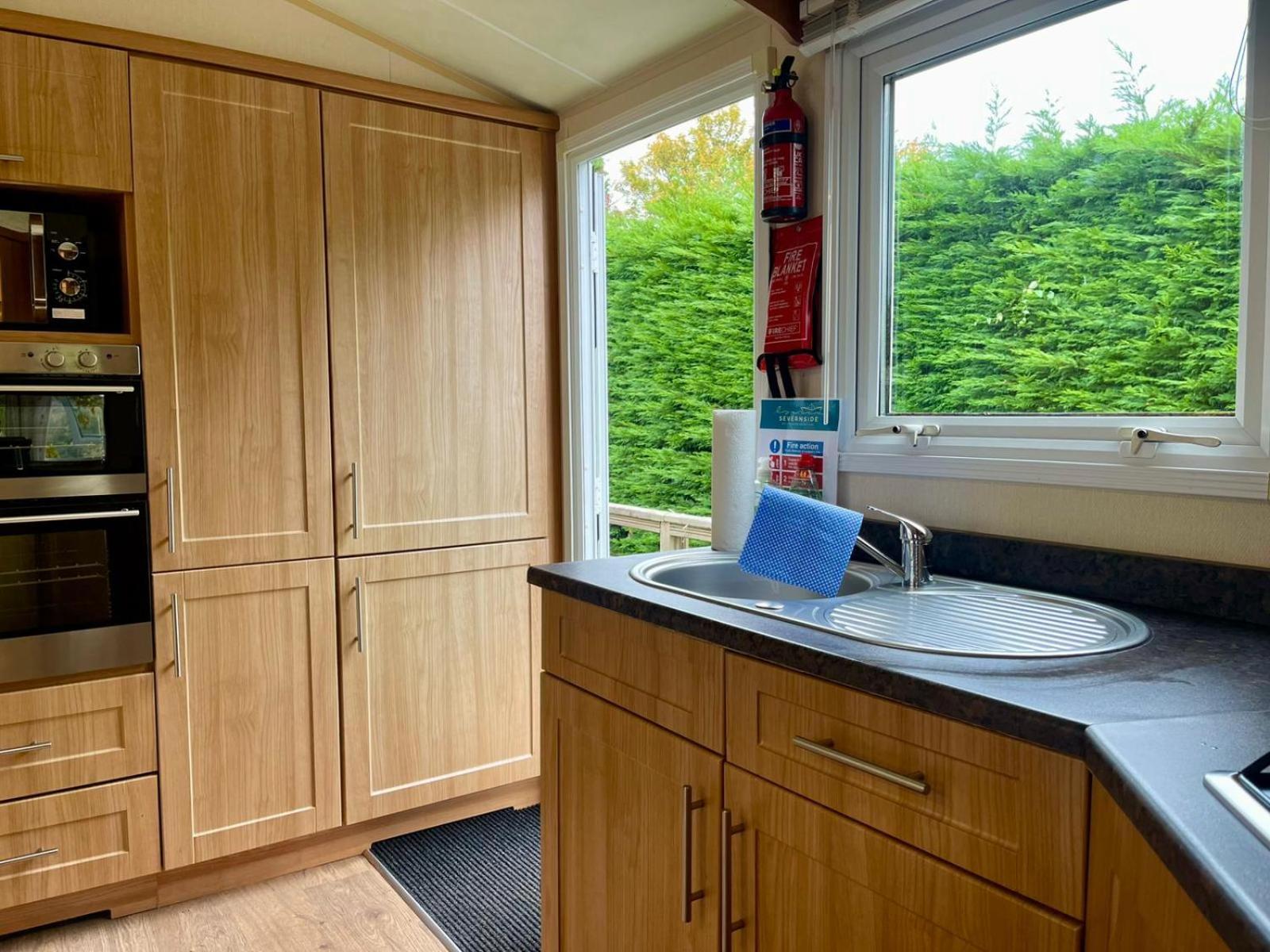 Severnside Boat And Caravan Park Gloucestershire - Caravan 1 Deerhurst Zewnętrze zdjęcie